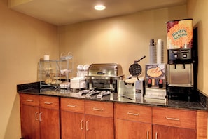 Café da manhã completo grátis todos os dias