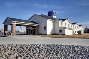 Exterior - Cobblestone Hotel & Suites - Newton (Newton)