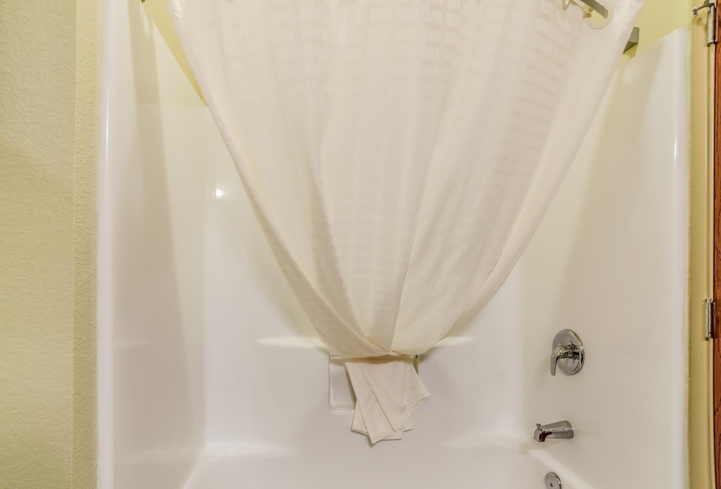combined shower/bathtub, free toiletries, hair dryer, towels