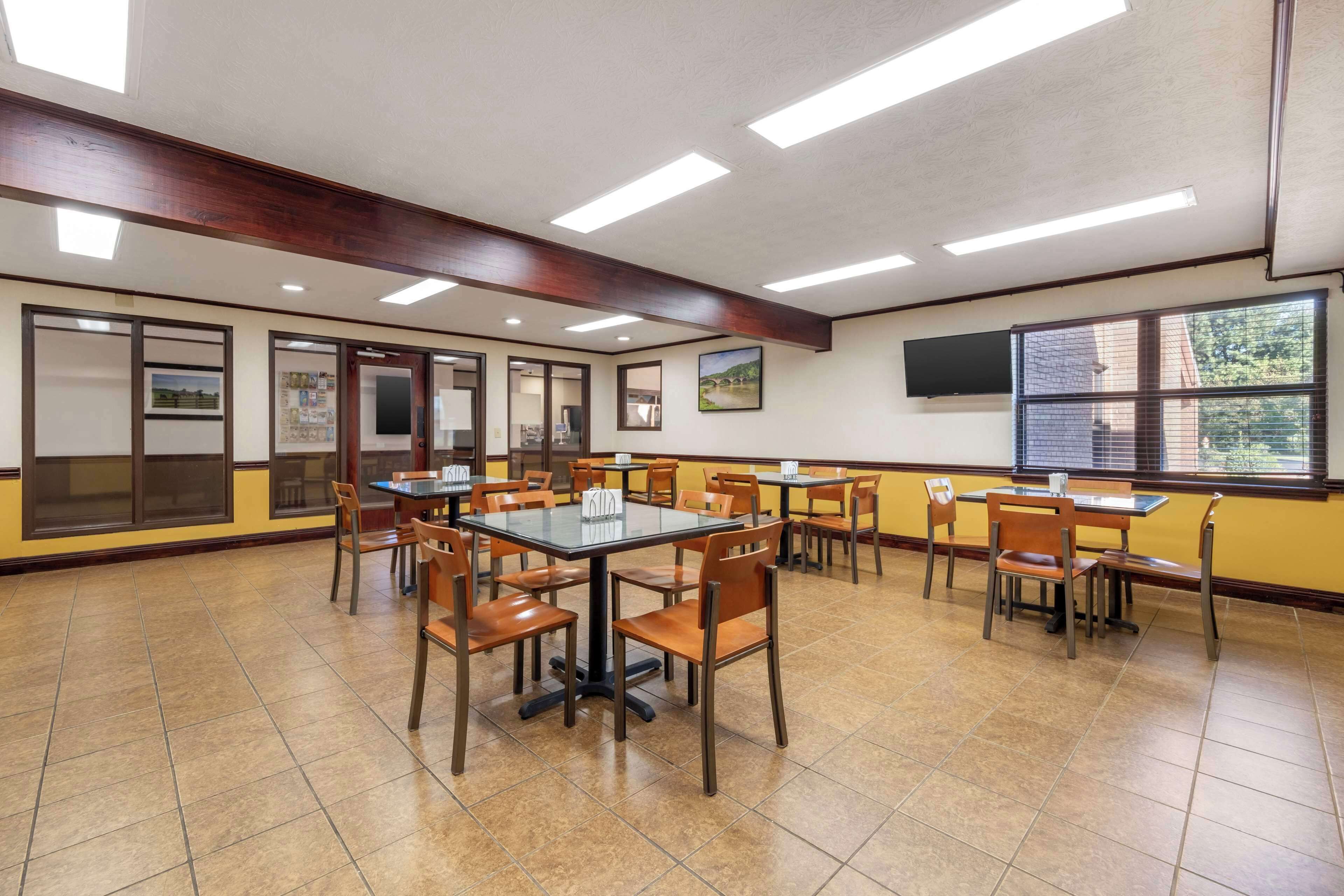 free daily full breakfast