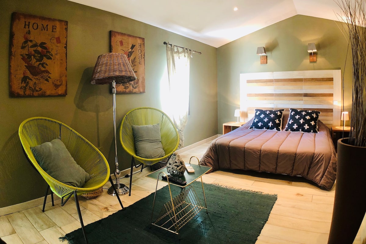 Chambre Double Confort, vue jardin | Système d’insonorisation, accès au Wi-Fi (inclus)