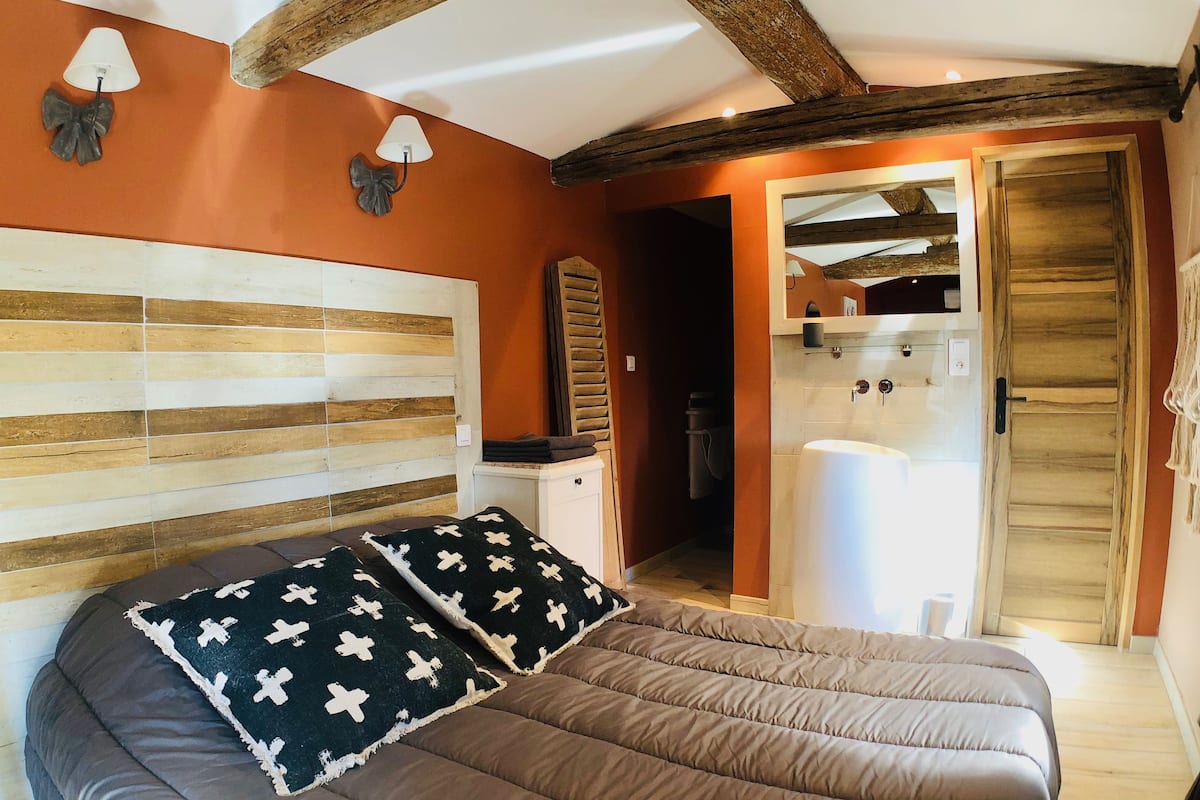Chambre Confort | Système d’insonorisation, accès au Wi-Fi (inclus)