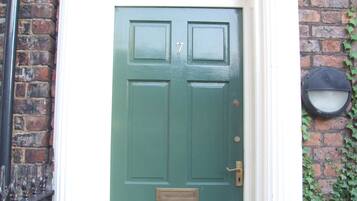 Bennett House | 1 bedroom, Egyptian cotton sheets, iron/ironing board, free WiFi