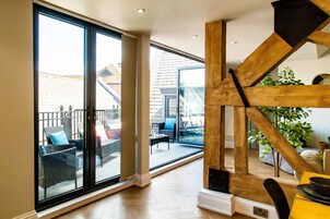 Penthouse (Tower Mews) | Living area | 35-inch flat-screen TV with digital channels, LCD TV