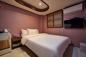 Standard Double Room | Free WiFi, bed sheets