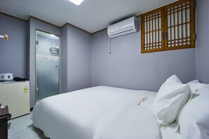 Standard Double Room | Free WiFi, bed sheets