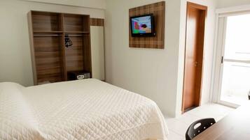 Quarto casal superluxo | Frigobar, cofres nos quartos, escrivaninha, Wi-Fi de cortesia