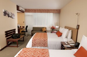 Minibar, in-room safe, blackout curtains, soundproofing - Boutique Hotel Jade (San Pedro)