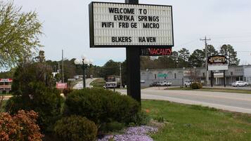 A sign for The Regency Inn with amenities listed including WiFi, free breakfast, and micro-brewing.