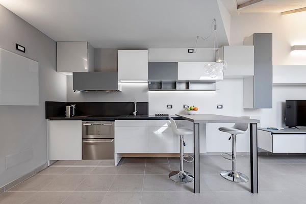 Apartamento design | Área de estar | TV 80 cm com canais via satélite, pisos aquecidos