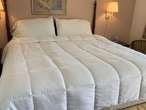 Standard Room, 1 King Bed | Blackout drapes, iron/ironing board, free WiFi, bed sheets - Red Carpet Inn (Gettysburg)