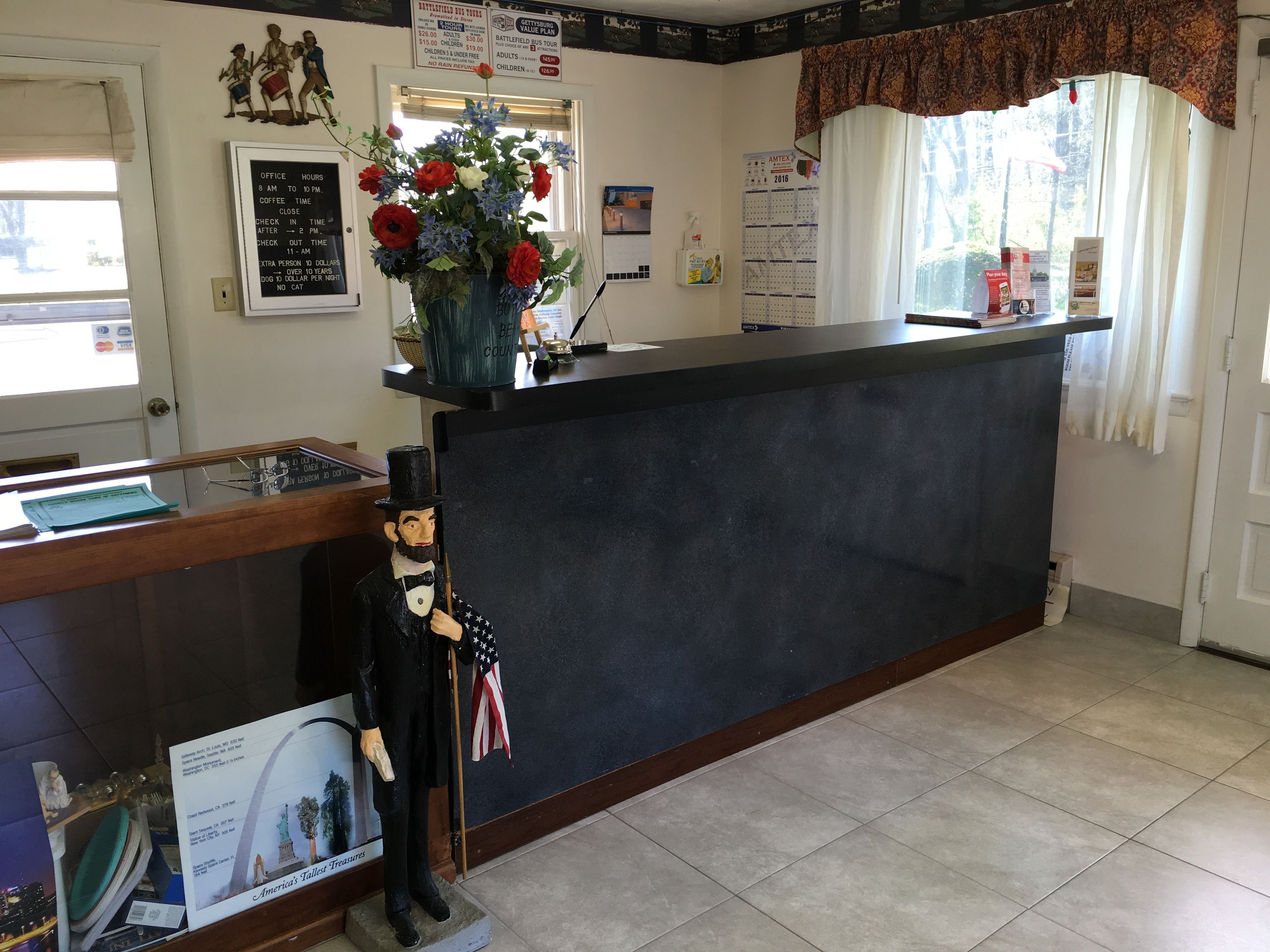 Check-in/check-out kiosk