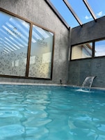 Una piscina techada