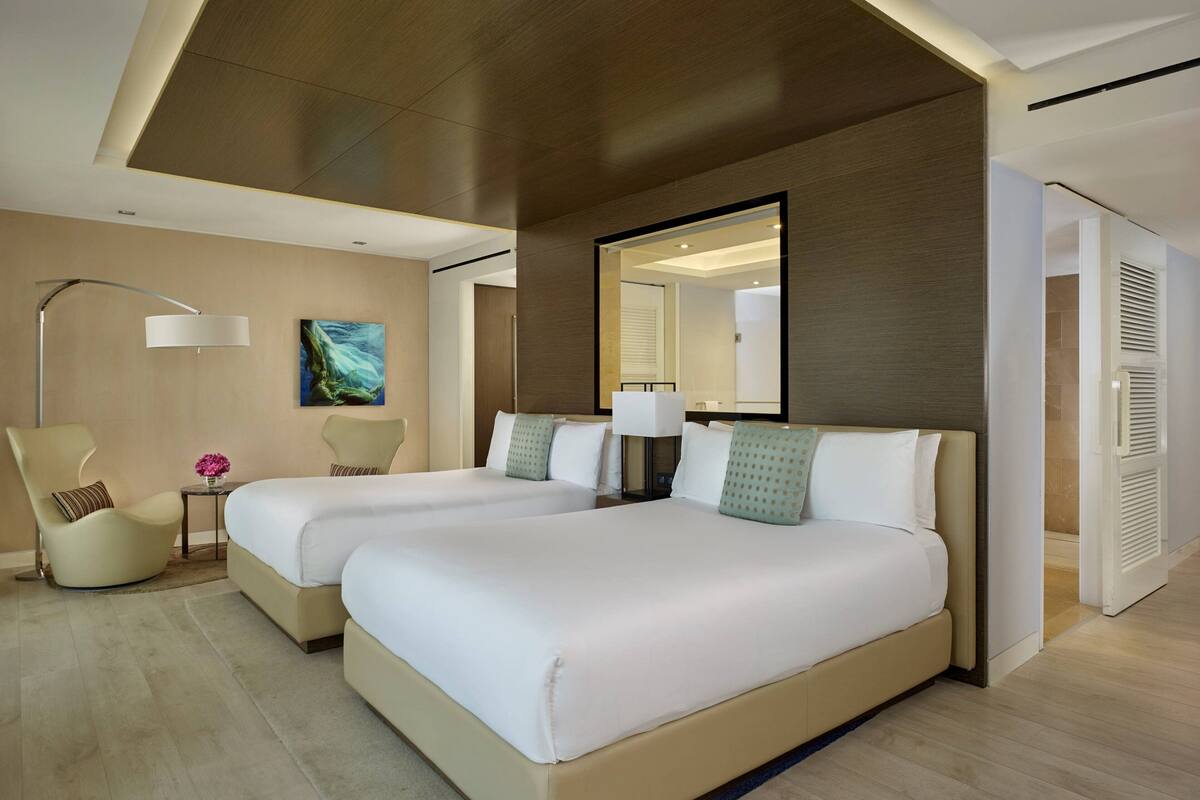 Deluxe Marina View Room, 2 Double Beds | 이탈리아 프레떼 시트, 고급 침구, 미니바, 객실 내 금고