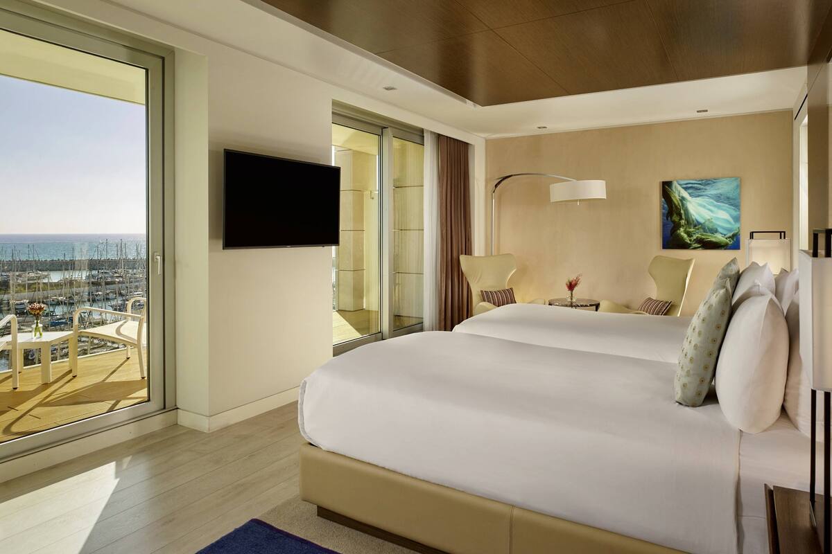 Deluxe Marina View Room, 2 Twin Beds | 이탈리아 프레떼 시트, 고급 침구, 미니바, 객실 내 금고