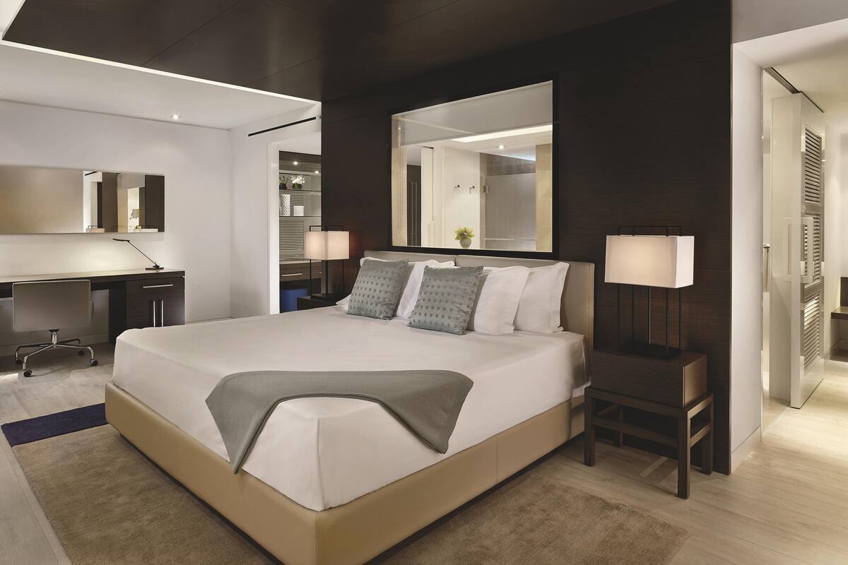 Deluxe Marina View Room, 1 King Bed | 이탈리아 프레떼 시트, 고급 침구, 미니바, 객실 내 금고