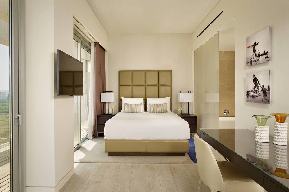 Penthouse Suite, 2 Bedroom, 1 Queen & 1 Queen, Sea View | 이탈리아 프레떼 시트, 고급 침구, 미니바, 객실 내 금고