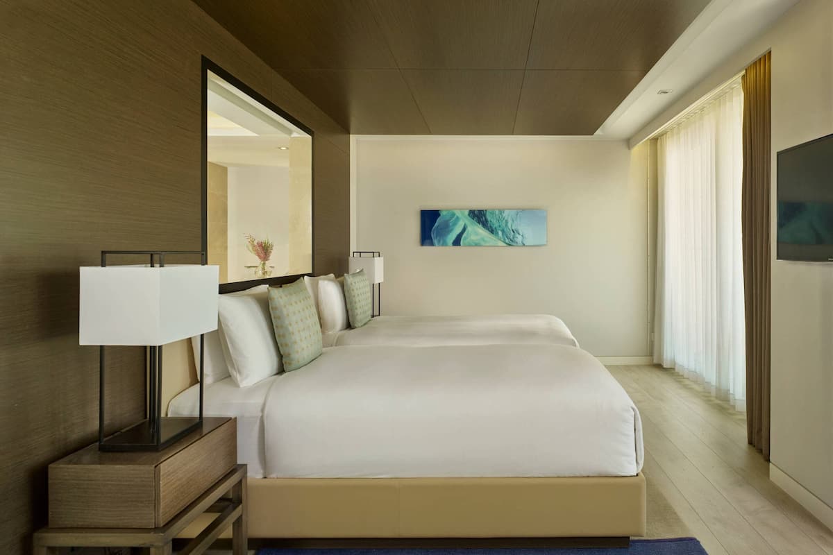 Deluxe Sea View Room, 2 Twin Beds | 이탈리아 프레떼 시트, 고급 침구, 미니바, 객실 내 금고