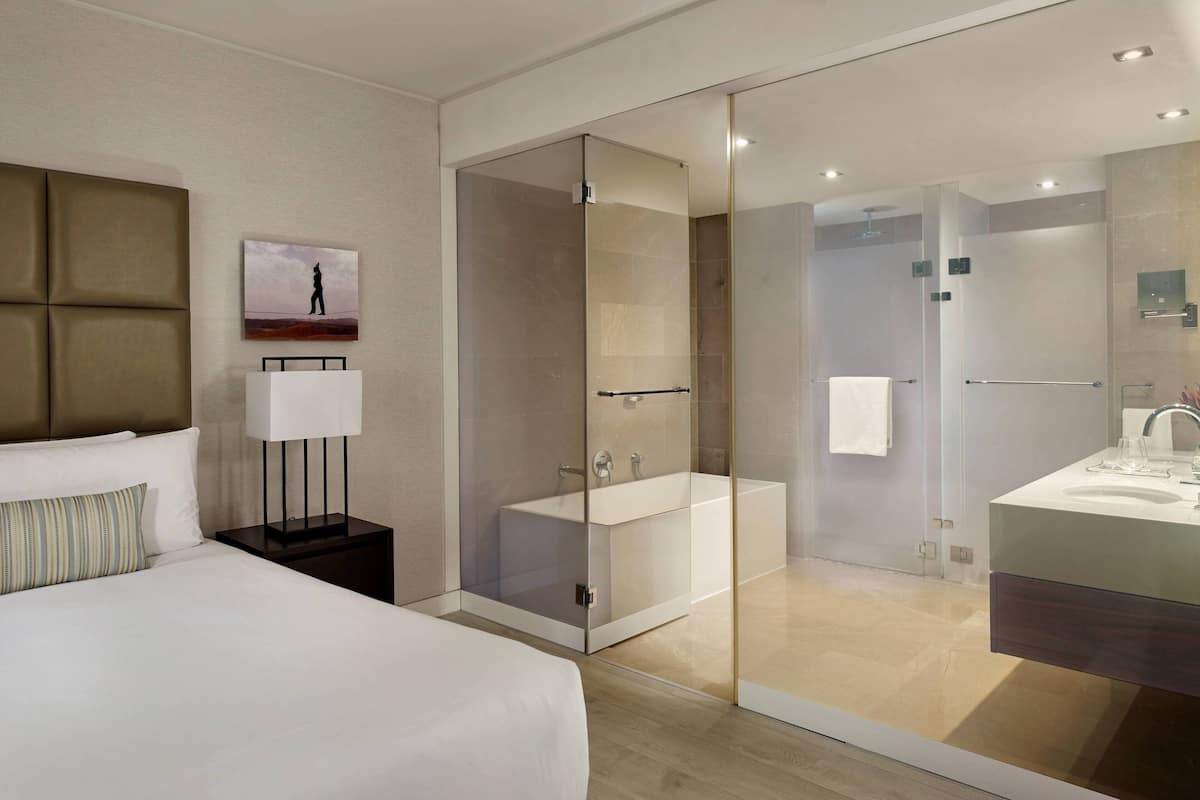 1 bedroom, Frette Italian sheets, premium bedding, minibar
