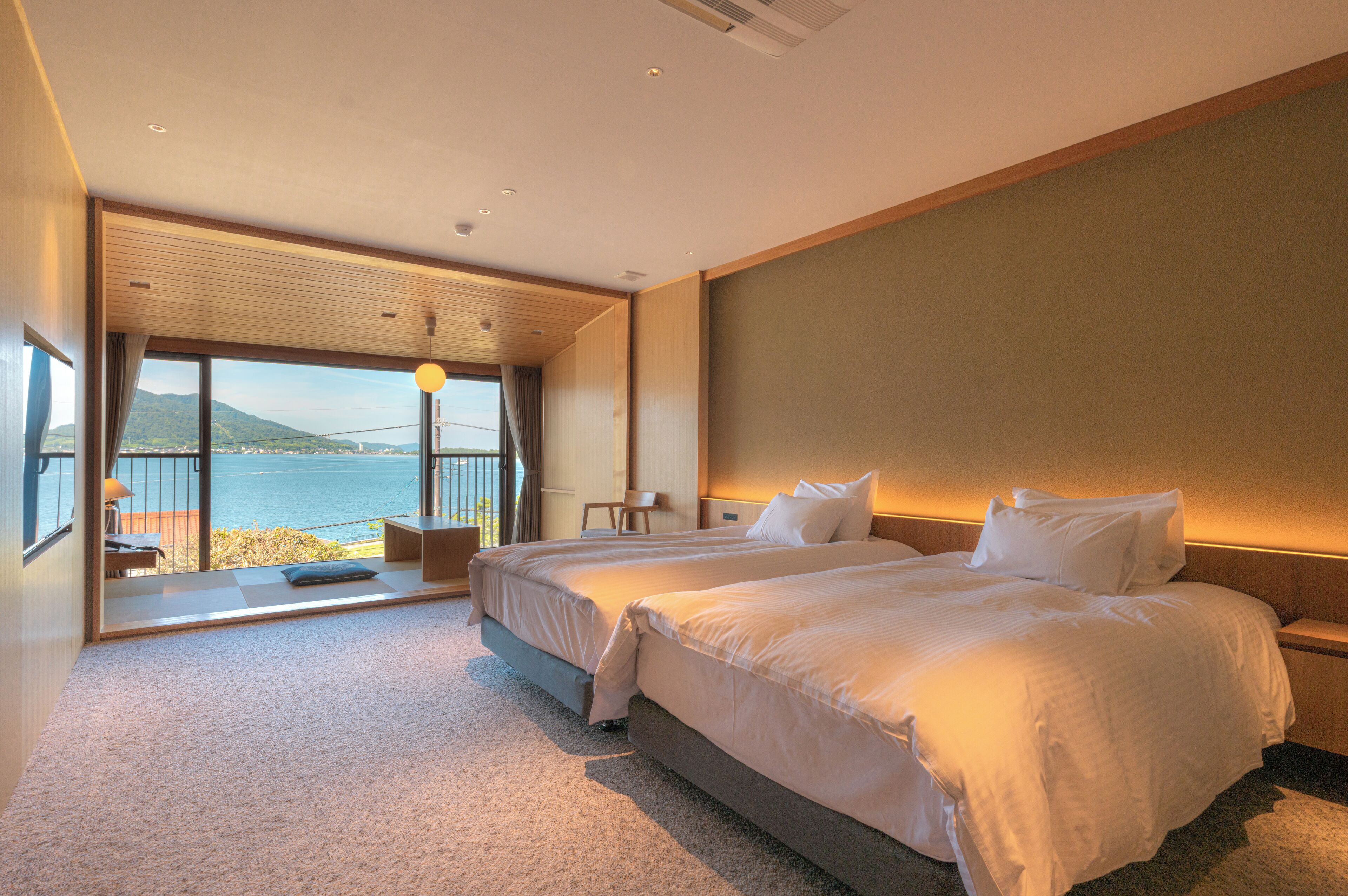 【新・海側和洋室】〈海側・禁煙客室・41㎡〉 | セーフティボックス (室内)、デスク、ノートパソコン用作業スペース、遮光カーテン