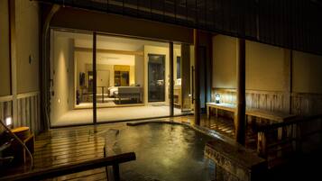 Habitación de lujo, para no fumadores, tina (42㎡) | Caja de seguridad en la habitación y escritorio