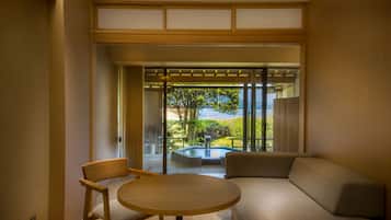 In-room safe, desk, laptop workspace, blackout curtains