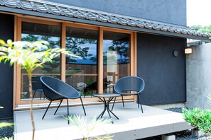 Luksusrom, ikke-røyk, badekar (With wooden deck terrace 90m²) | Terrasse/patio