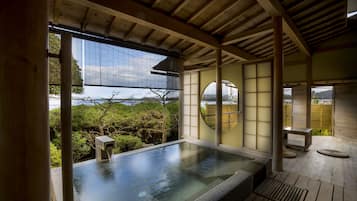 Traditional Room, Non Smoking, Bathtub (42㎡) | 1 bedroom, in-room safe, desk, laptop workspace