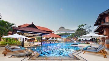 Outdoor pool, pool umbrellas, sun loungers