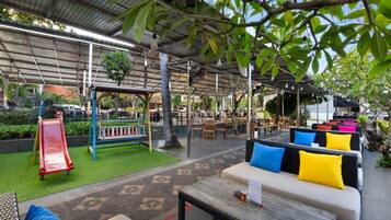 Breakfast, lunch, dinner served; international cuisine, beach views