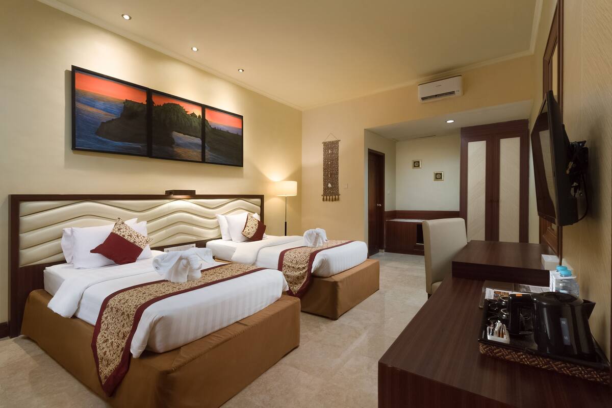 Minibar, in-room safe, desk, blackout drapes