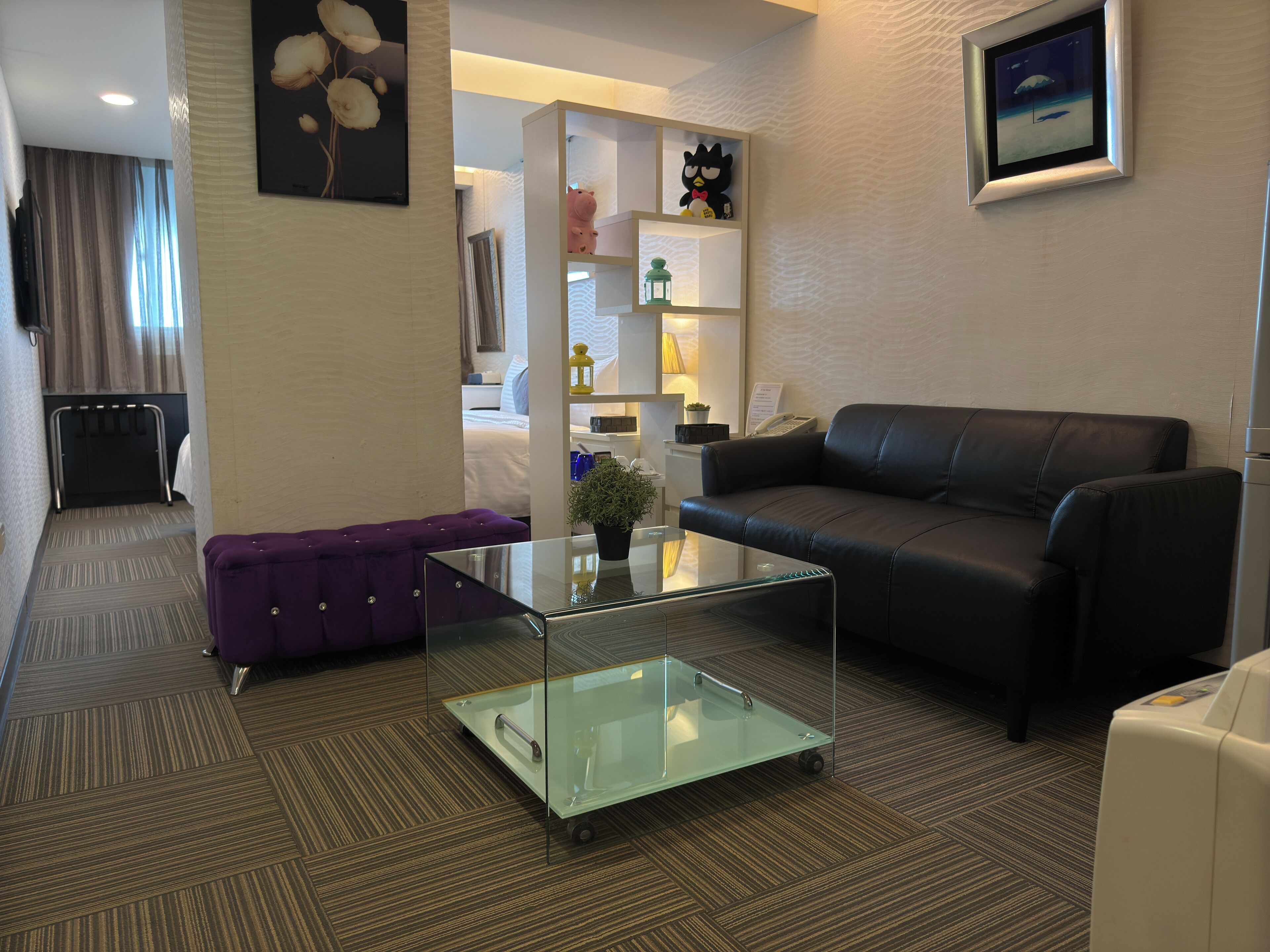 Executive Room, 1 Queen Bed | Down comforters, pillowtop beds, individually decorated, desk