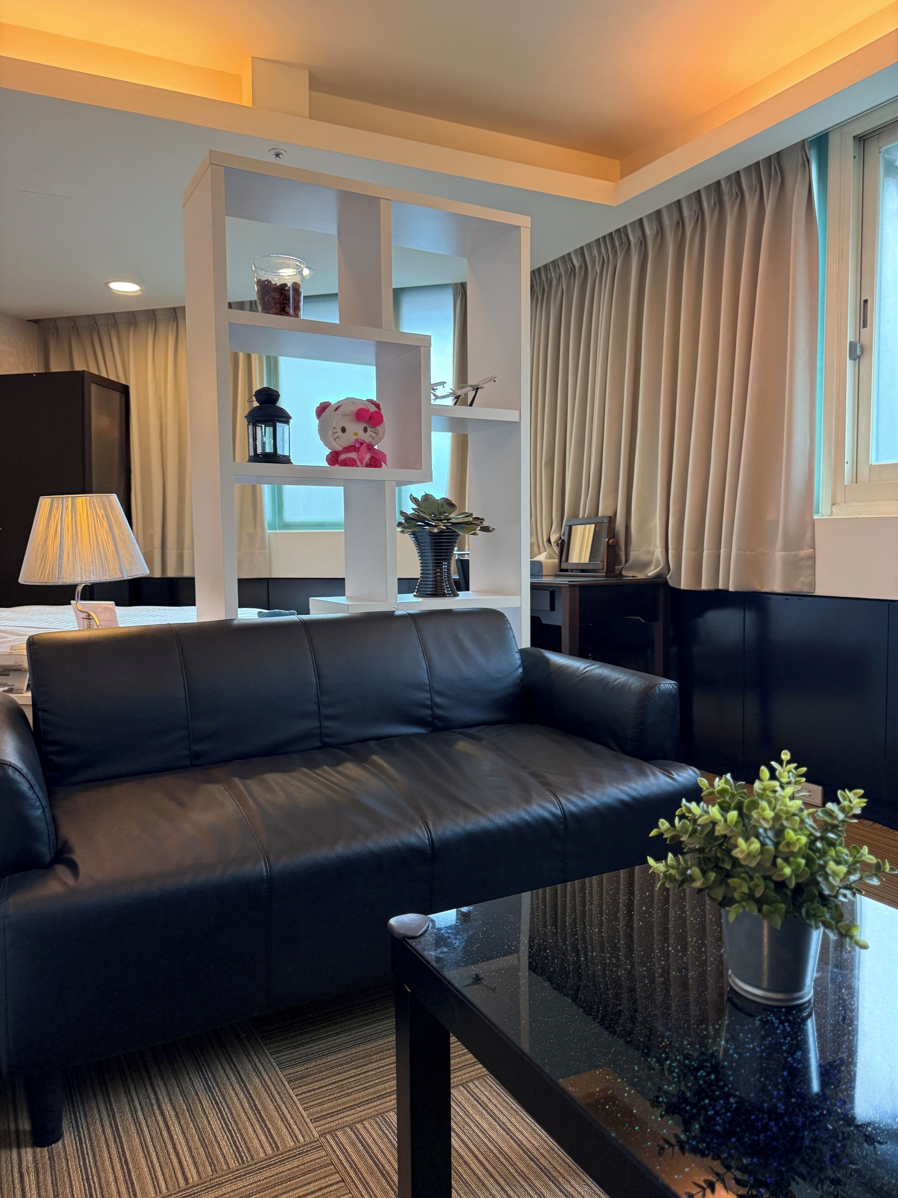 Executive Room, 1 Queen Bed | Down duvets, pillow-top beds, individually decorated, desk