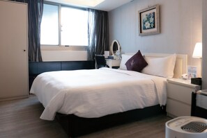 Deluxe Double Room | Down comforters, pillowtop beds, individually decorated, desk - If Inn (Taipei)