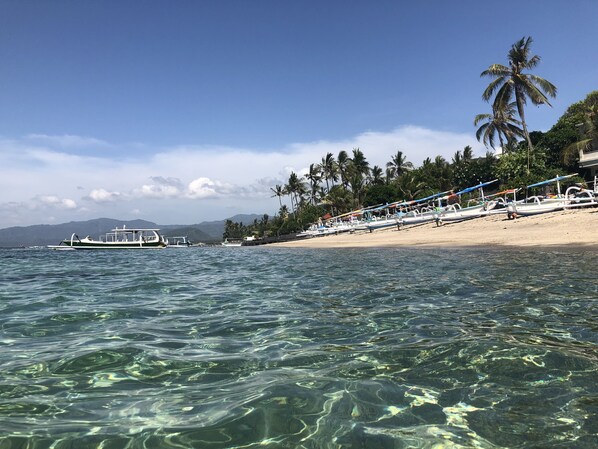 Beach nearby, beach towels, motor boating, fishing