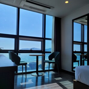 Deluxe Room, Sea View | Premium bedding, individually decorated, individually furnished - MS Hotel (Busan)