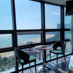 Premium bedding, individually decorated, individually furnished - MS Hotel (Busan)