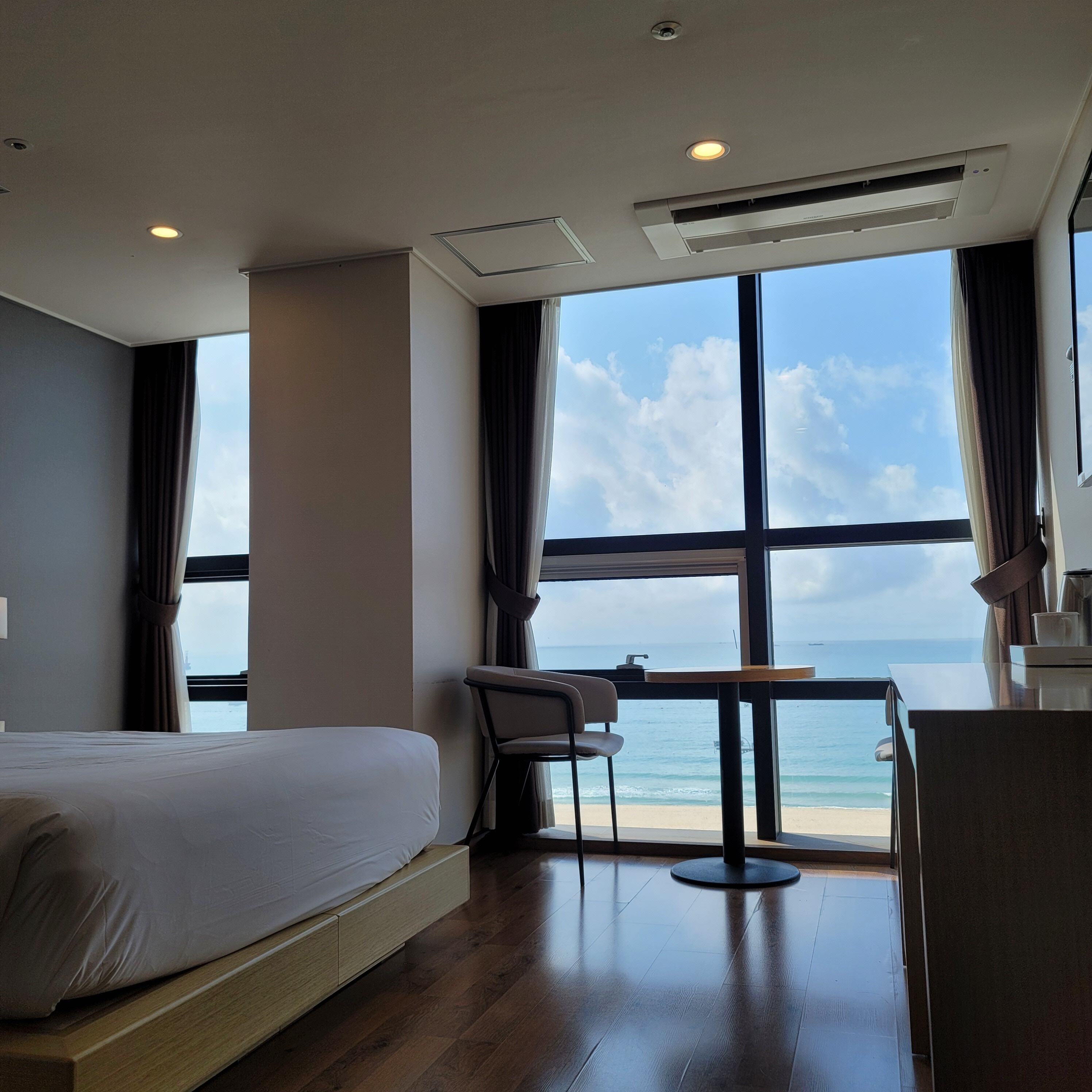 deluxe room, sea view | 1 bedroom, premium bedding, individually decorated