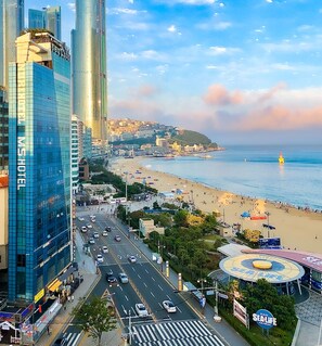 A cityscape with a beach, a hotel named 'Hotel Michael', and a busan sea life aquarium. - MS Hotel (Busan)
