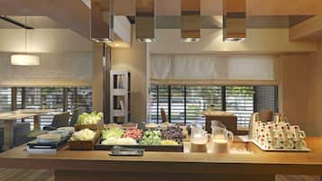 Desayuno buffet (TWD 605 por persona)