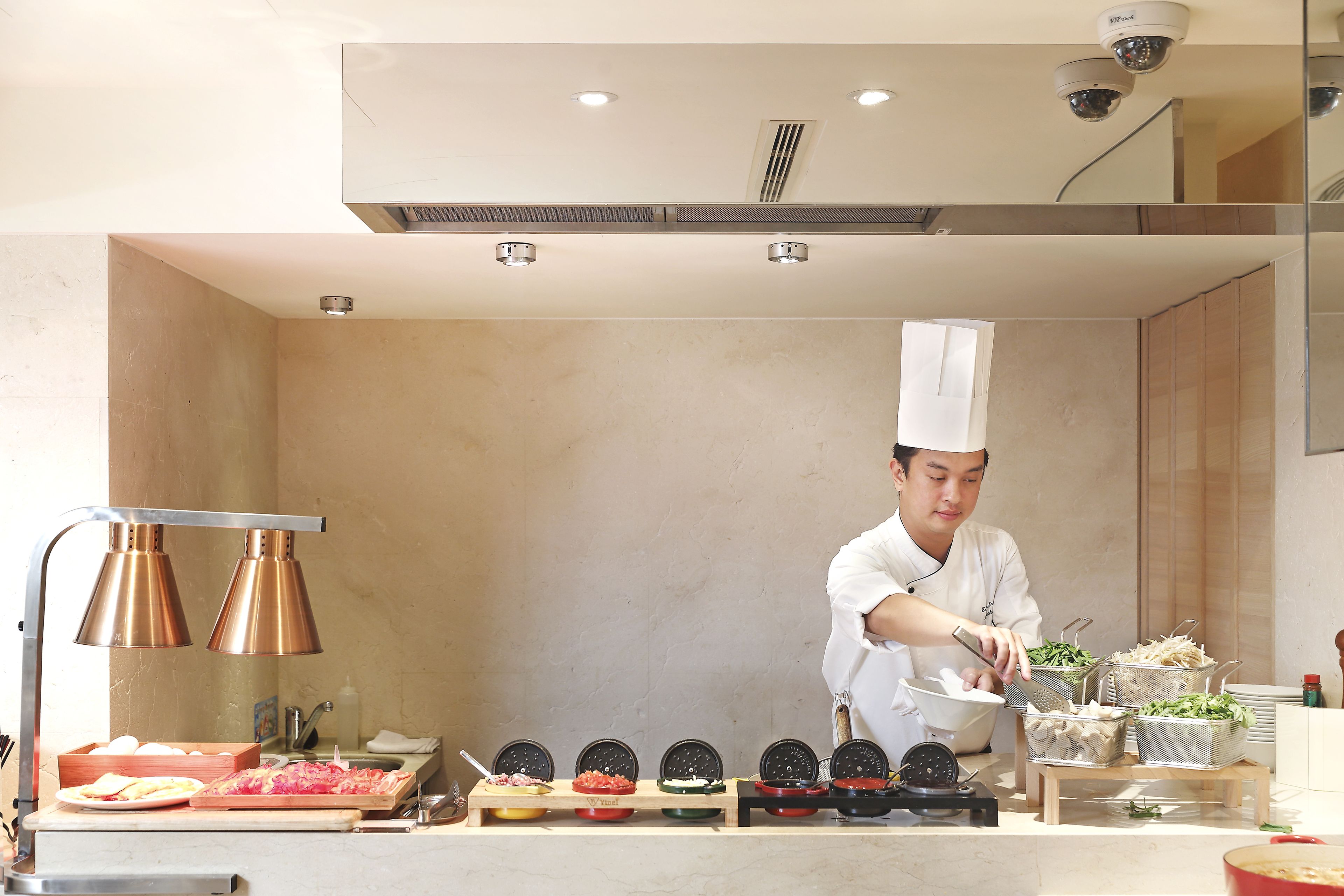 daily buffet breakfast (twd 605 per person)