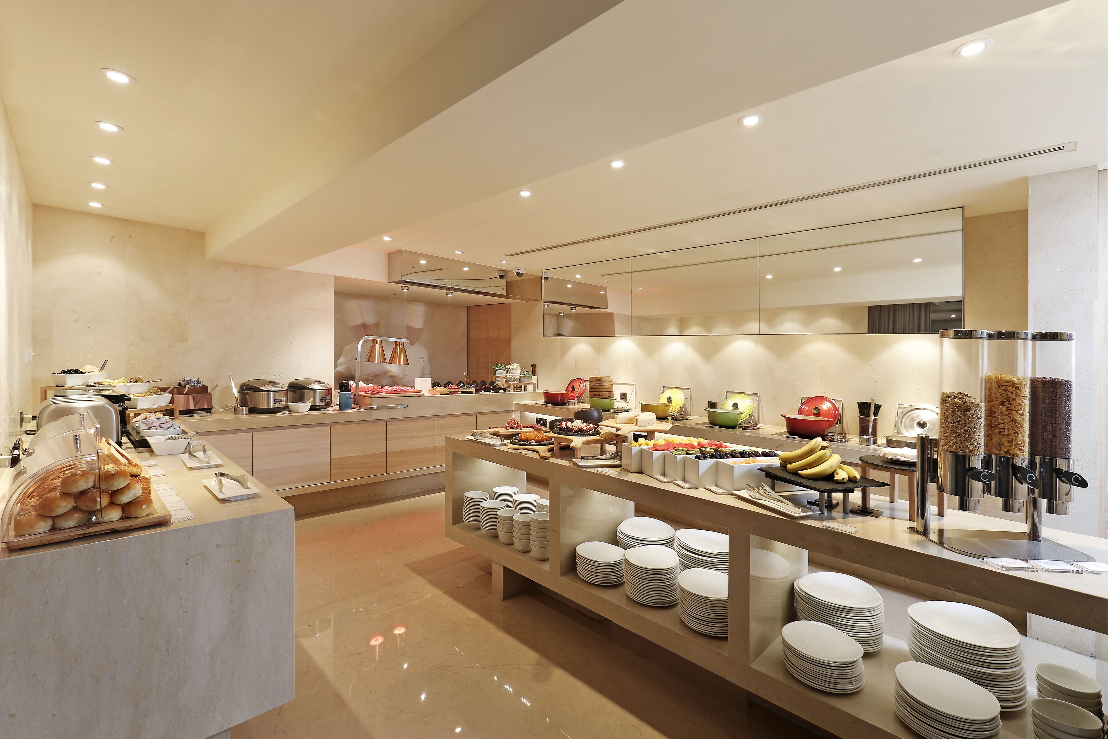 daily buffet breakfast (twd 605 per person)