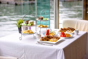 Der serveres morgenmad, frokost og aftensmad