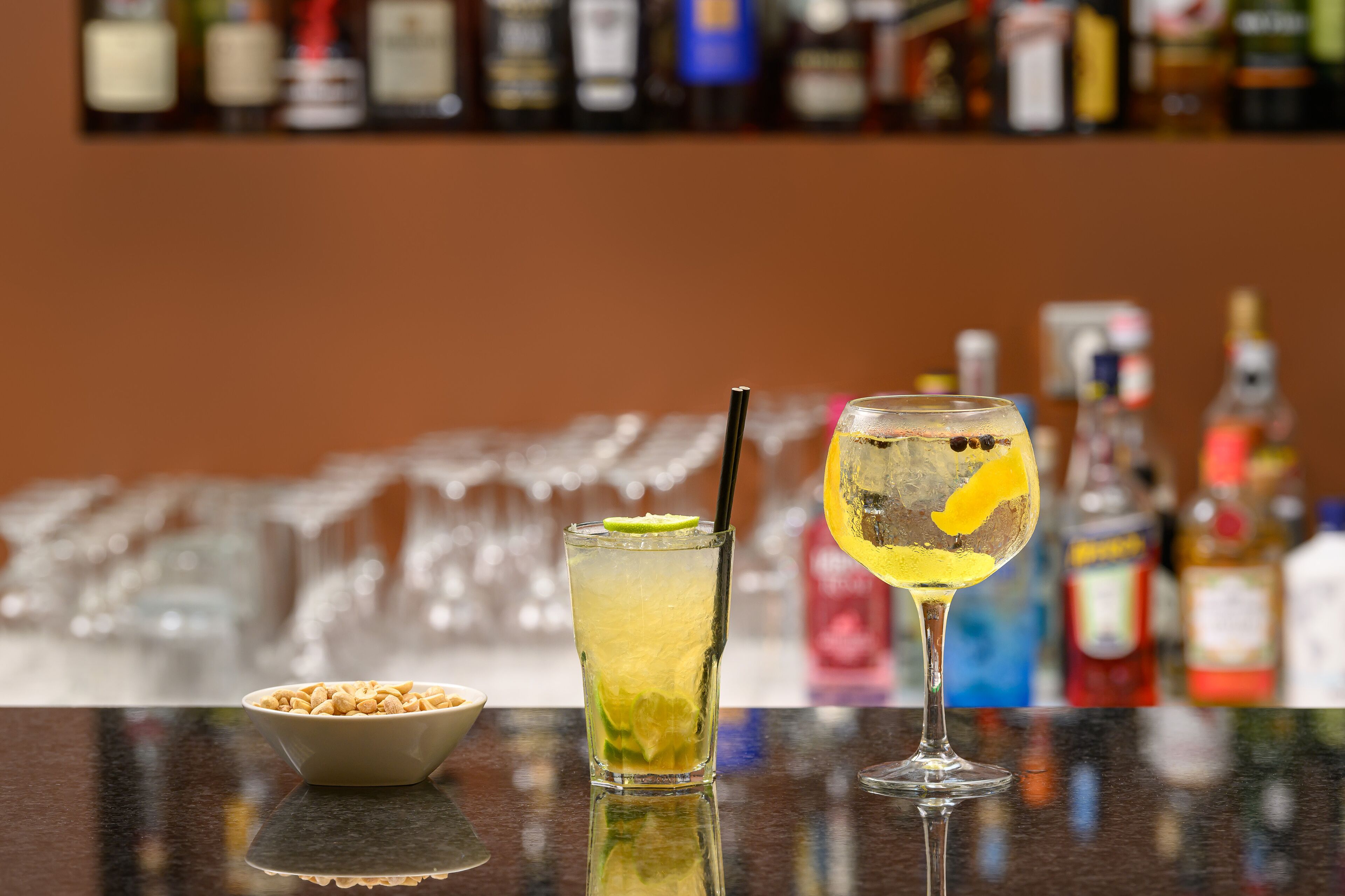 Bar (trong khuôn viên)