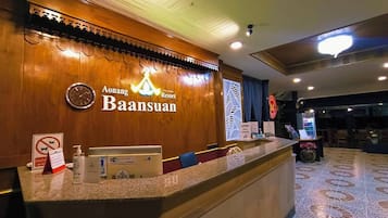 Päivittäinen buffetaamiainen (200 THB per henkilö)