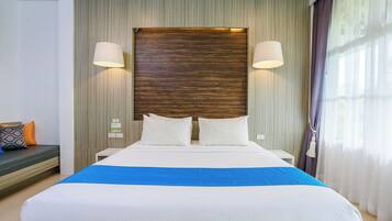 Deluxe Double Room, 1 Bedroom, Balcony | Individually decorated, desk, blackout curtains, soundproofing