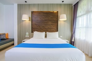 Individually decorated, desk, blackout curtains, soundproofing - Ao Nang Baan Suan Resort (Krabi)