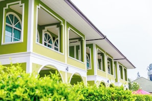 Individually decorated, desk, blackout curtains, soundproofing - Ao Nang Baan Suan Resort (Krabi)
