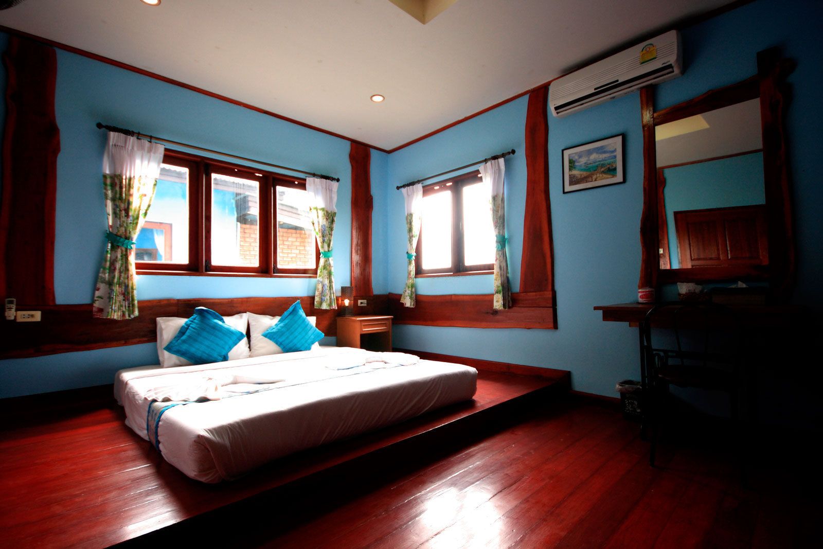 Deluxe Room | Minibar, in-room safe, free WiFi