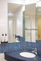 Doccia, asciugacapelli, bidet, asciugamani